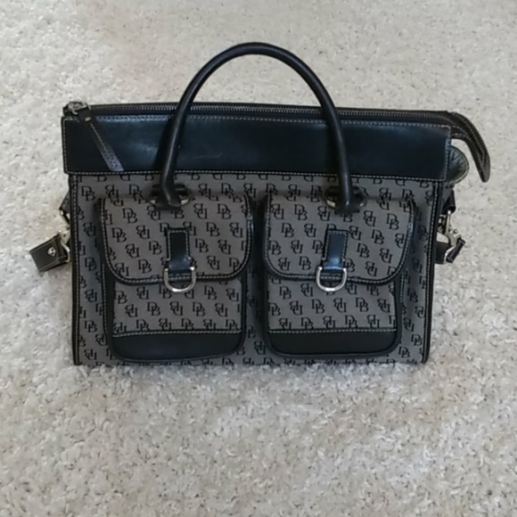 Dooney & Bourke Handbags - Dooney & Bourke Messanger Crossbody Bag.